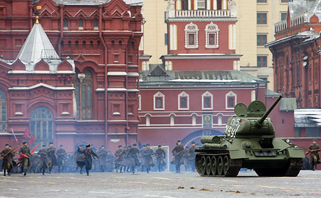 Rus tankları Kızıl Meydan'da! galerisi resim 1