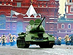Rus tankları Kızıl Meydan'da!