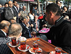 Cumhurbaşkanı halkla çay içti!