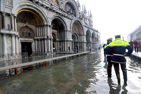 Venedik yine sular altında kaldı! galerisi resim 10