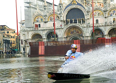 Venedik yine sular altında kaldı! galerisi resim 12