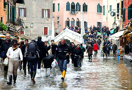 Venedik yine sular altında kaldı! galerisi resim 17