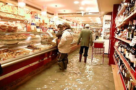 Venedik yine sular altında kaldı! galerisi resim 6