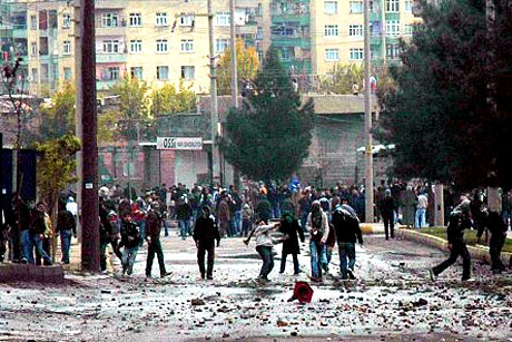 Diyarbakır Karıştı 1 Öğrenci Öldü galerisi resim 13