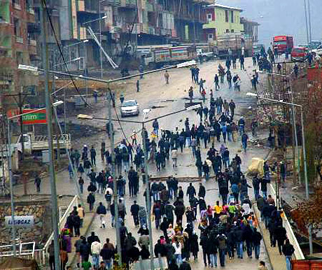 Diyarbakır Karıştı 1 Öğrenci Öldü galerisi resim 17