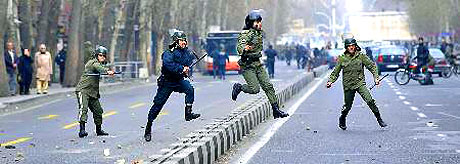 İran yine kırmızı: Gösteriler durmuyor! galerisi resim 2