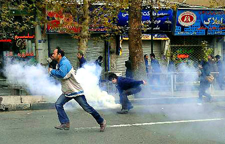 İran yine kırmızı: Gösteriler durmuyor! galerisi resim 37