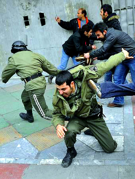 İran yine kırmızı: Gösteriler durmuyor! galerisi resim 5