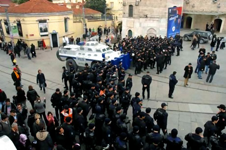 Polis, kadın çocuk ayırmadı! galerisi resim 16