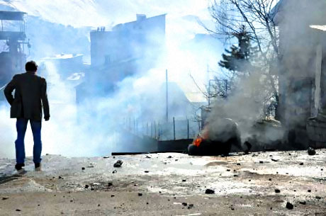 Polis, kadın çocuk ayırmadı! galerisi resim 2