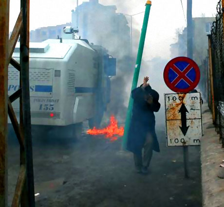 Polis, kadın çocuk ayırmadı! galerisi resim 27