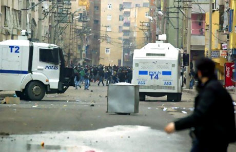 Polis, kadın çocuk ayırmadı! galerisi resim 44