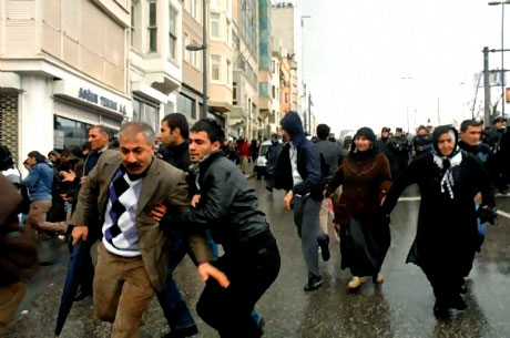 Polis, kadın çocuk ayırmadı! galerisi resim 49