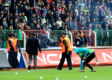 Diyarbakır Bursa maçında olaylar çıktı! galerisi resim 13
