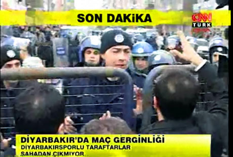 Diyarbakır Bursa maçında olaylar çıktı! galerisi resim 17