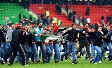 Diyarbakır Bursa maçında olaylar çıktı! galerisi resim 48