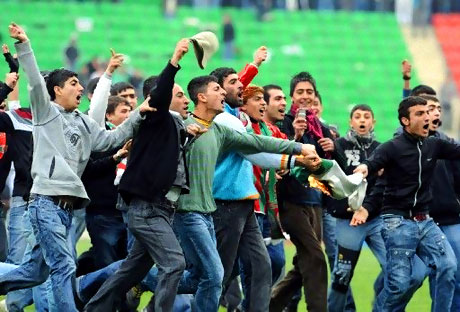 Diyarbakır Bursa maçında olaylar çıktı! galerisi resim 49