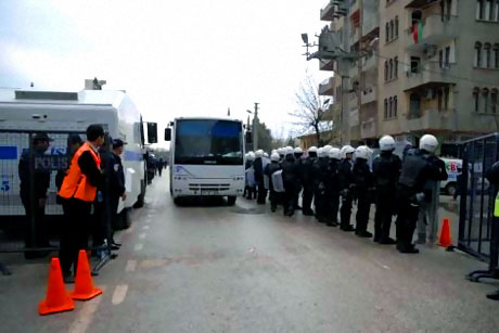 Diyarbakır Bursa maçında olaylar çıktı! galerisi resim 9