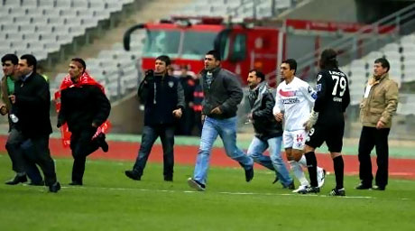 Diyarbakırspor - İBB maçında olaylar çıktı galerisi resim 1