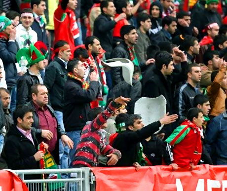Diyarbakırspor - İBB maçında olaylar çıktı galerisi resim 19