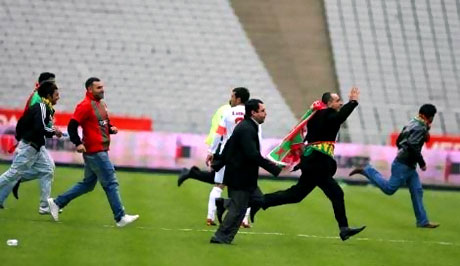 Diyarbakırspor - İBB maçında olaylar çıktı galerisi resim 7