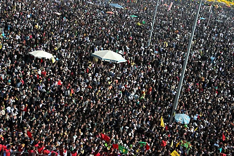 Diyarbakır'da Newroz ateşi yakıldı galerisi resim 2