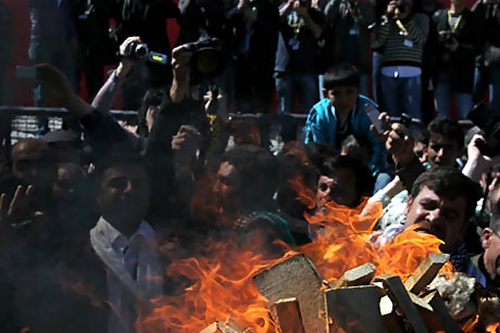 Diyarbakır'da Newroz ateşi yakıldı galerisi resim 37