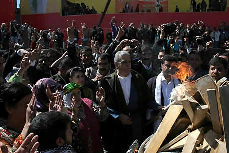 Diyarbakır'da Newroz ateşi yakıldı galerisi resim 39