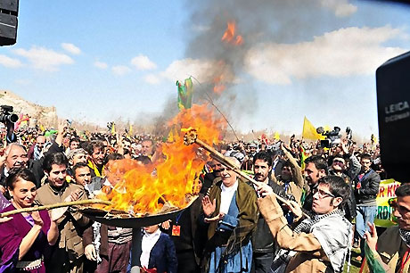 Diyarbakır'da Newroz ateşi yakıldı galerisi resim 42