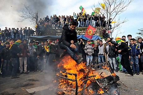 Diyarbakır'da Newroz ateşi yakıldı galerisi resim 54