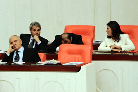 Bir Anayasa maratonu böyle geçti galerisi resim 5