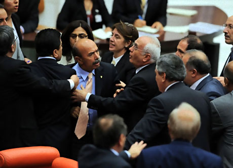 Mecliste 'Ülkede savaş yaşanıyor' tartışması! galerisi resim 4