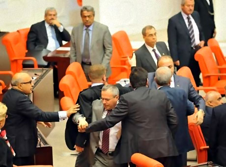 Vekiller birbirinin boğazını sıktı! galerisi resim 13