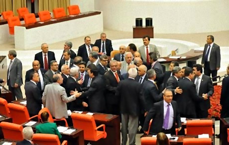 Vekiller birbirinin boğazını sıktı! galerisi resim 14