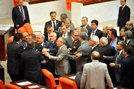 Vekiller birbirinin boğazını sıktı! galerisi resim 4