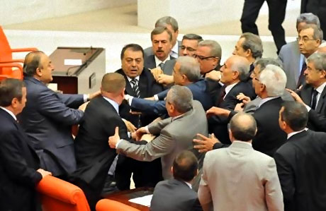 Vekiller birbirinin boğazını sıktı! galerisi resim 6