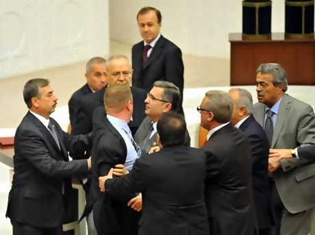 Vekiller birbirinin boğazını sıktı! galerisi resim 7