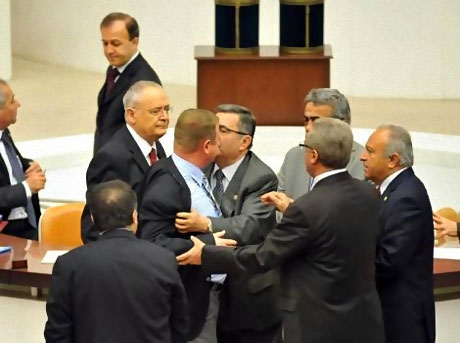 Vekiller birbirinin boğazını sıktı! galerisi resim 8