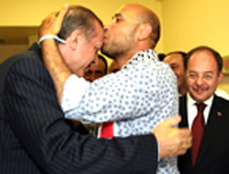 Erdoğan'ı alnından öptüler galerisi resim 4