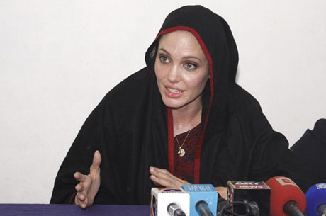 Angelina Jolie Felaket bölgesininde galerisi resim 13