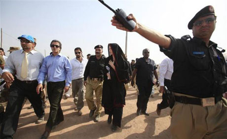 Angelina Jolie Felaket bölgesininde galerisi resim 16