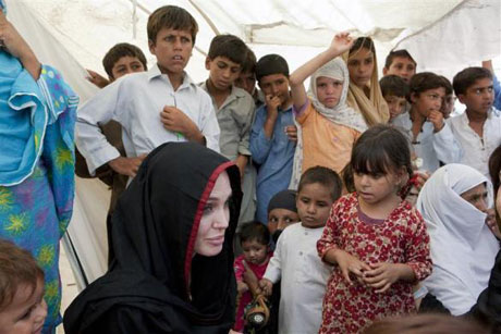 Angelina Jolie Felaket bölgesininde galerisi resim 18