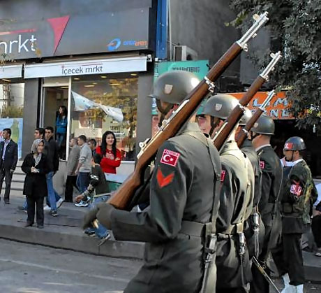 Asker Diyarbakır'da sloganlarla yürüdü galerisi resim 6