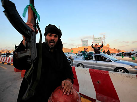 Libya'ya bomba yağıyor galerisi resim 15