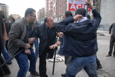 'Sivil itaatsizlik' eylemi ve Polis müdahalesi galerisi resim 1