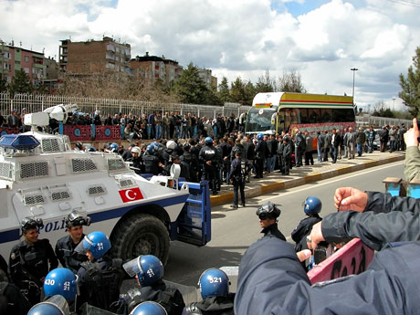 'Sivil itaatsizlik' eylemi ve Polis müdahalesi galerisi resim 13