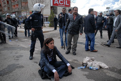 'Sivil itaatsizlik' eylemi ve Polis müdahalesi galerisi resim 15