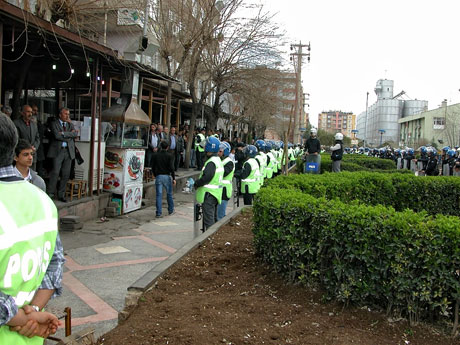 'Sivil itaatsizlik' eylemi ve Polis müdahalesi galerisi resim 17