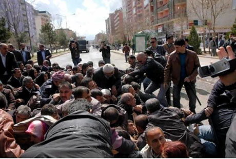 'Sivil itaatsizlik' eylemi ve Polis müdahalesi galerisi resim 21
