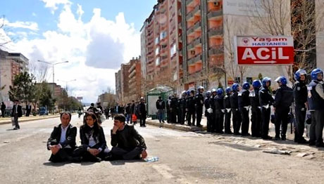 'Sivil itaatsizlik' eylemi ve Polis müdahalesi galerisi resim 24